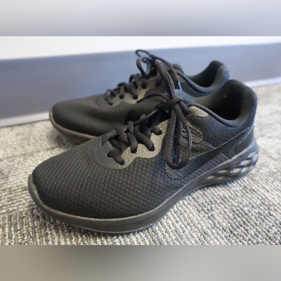 Nike Revolution 6 Running Shoes Size 7.5 Black - Picture 1 of 5